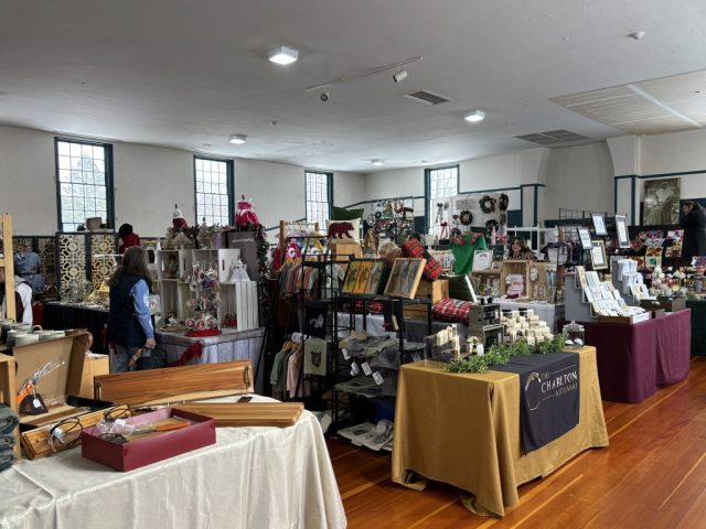 Shaker Holiday Market